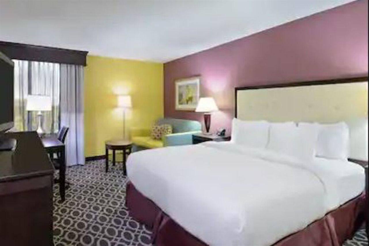 Doubletree By Hilton Richmond - Midlothian Hotel Eksteriør billede