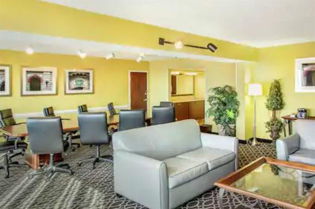 Doubletree By Hilton Richmond - Midlothian Hotel Eksteriør billede